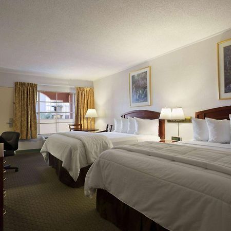 Days Inn By Wyndham San Diego/Downtown/Convention Center Экстерьер фото