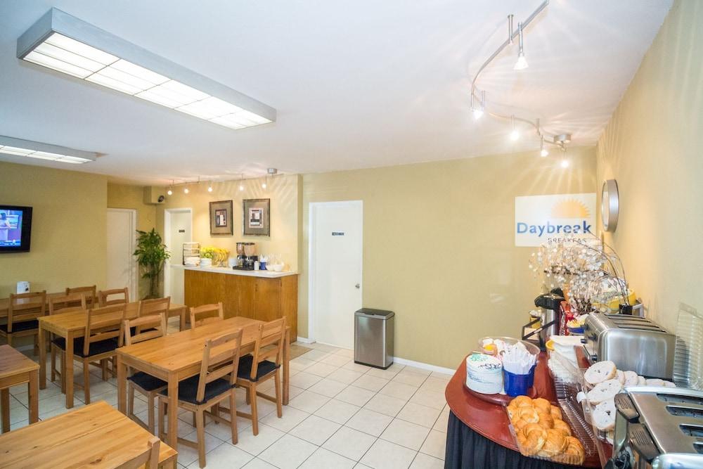 Days Inn By Wyndham San Diego/Downtown/Convention Center Экстерьер фото