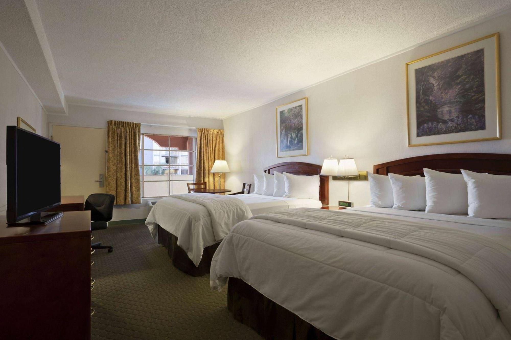 Days Inn By Wyndham San Diego/Downtown/Convention Center Экстерьер фото